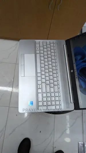 New Laptop HP 15-Da2933nia 8GB Intel Core I3 SSD 256GB