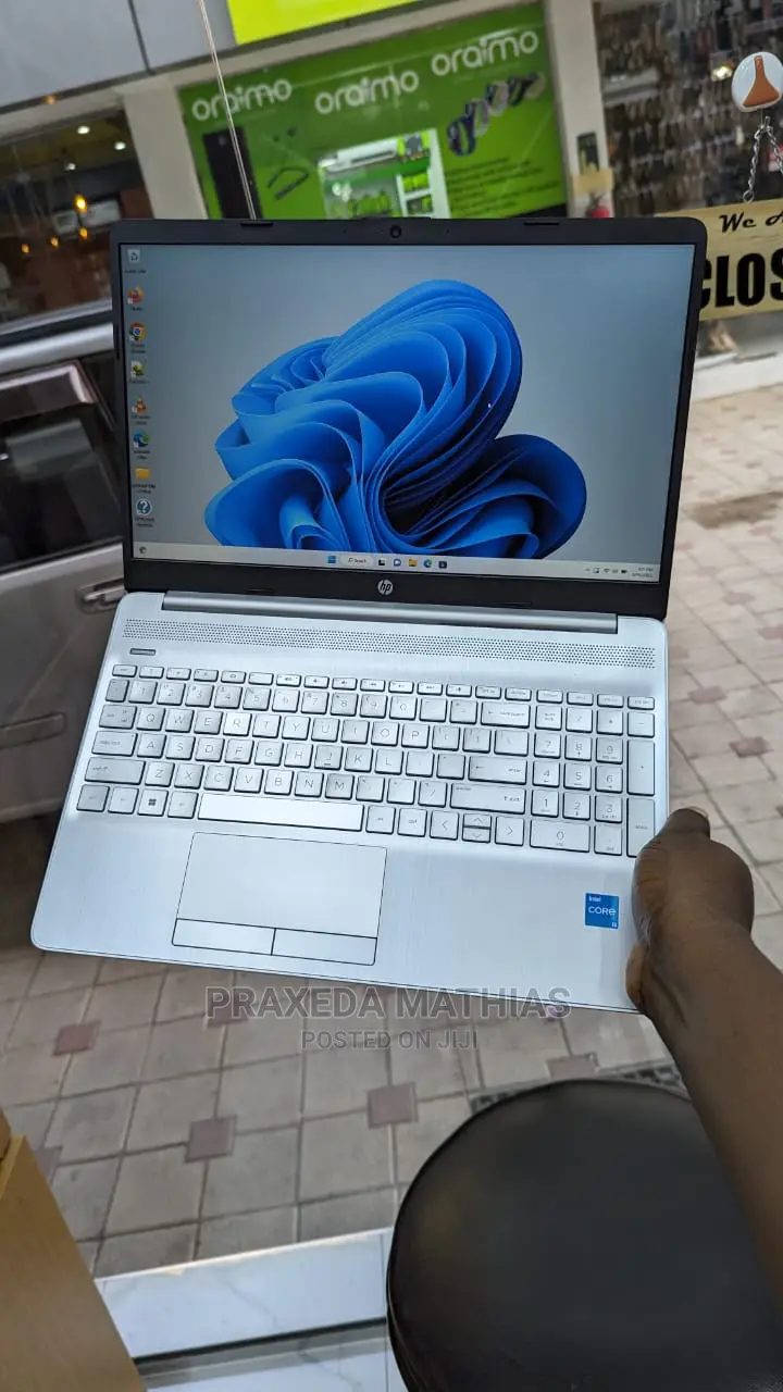 New Laptop HP 15-Da2933nia 8GB Intel Core I3 SSD 256GB