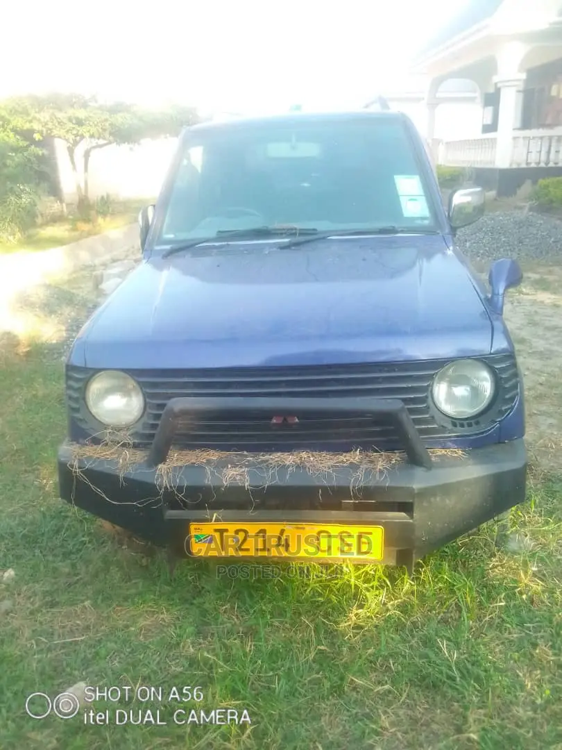 Mitsubishi Pajero Junior 2000 Beige