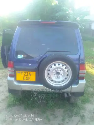 Mitsubishi Pajero Junior 2000 Beige