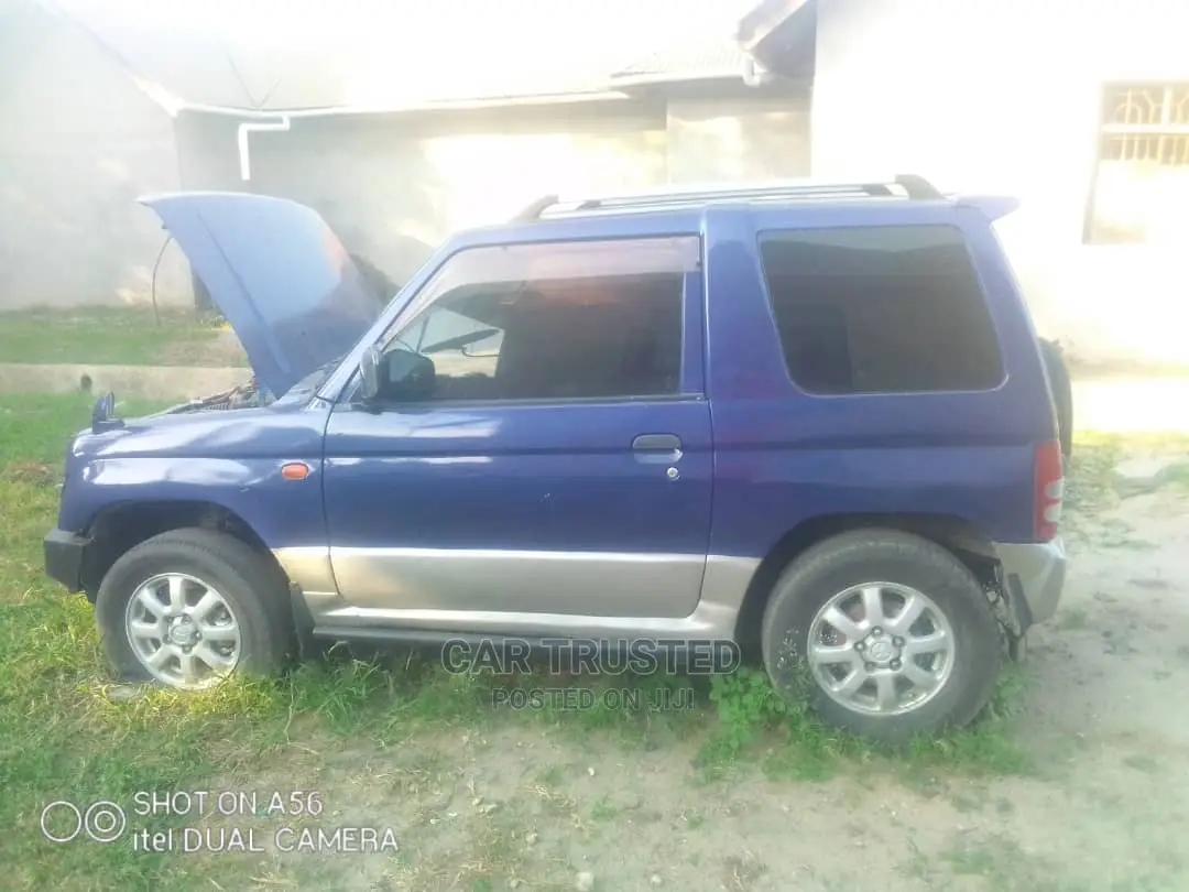 Mitsubishi Pajero Junior 2000 Beige