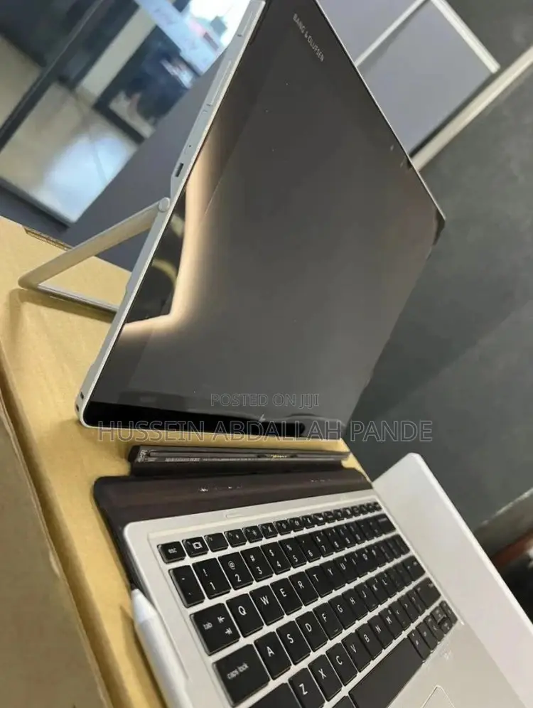 Laptop HP EliteBook X2 1012 G2 8GB Intel Core I5 SSHD (Hybrid) 256GB