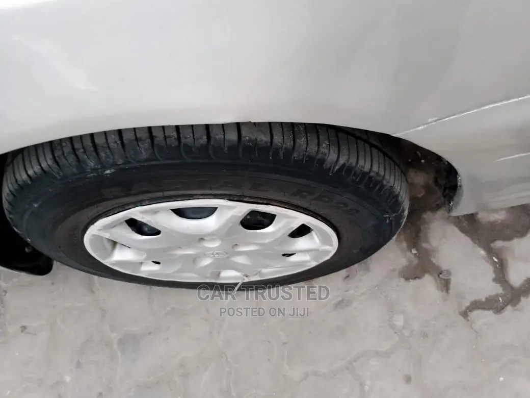 Toyota Carina 1.6 FWD Sedan 2000 Silver