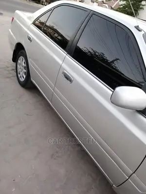 Toyota Carina 1.6 FWD Sedan 2000 Silver