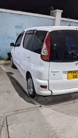 Toyota Fun Cargo 2004 White