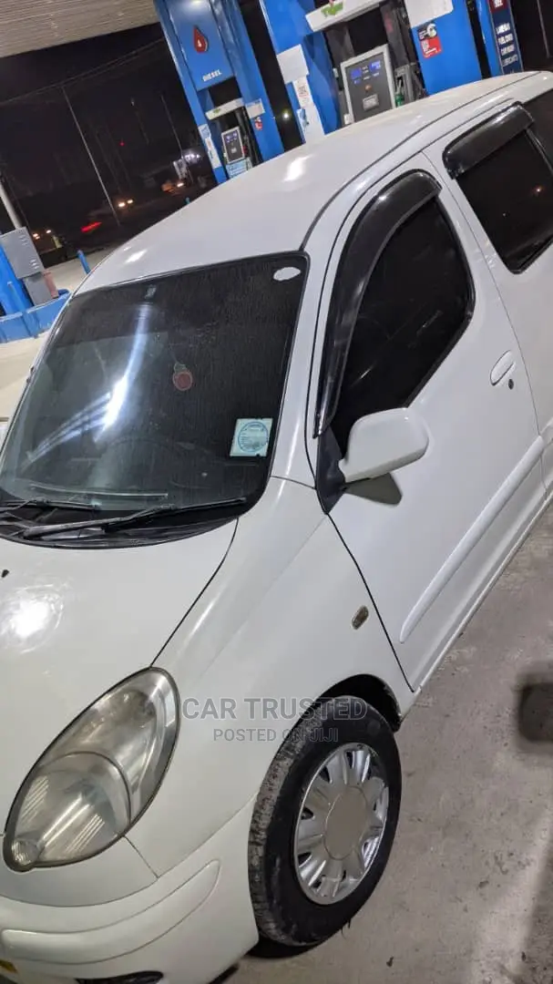 Toyota Fun Cargo 2004 White