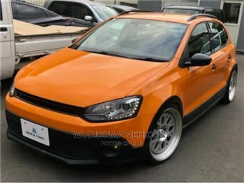 Volkswagen Polo 2012 Orange