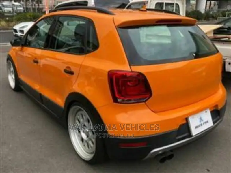 Volkswagen Polo 2012 Orange