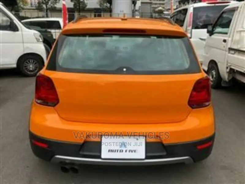 Volkswagen Polo 2012 Orange