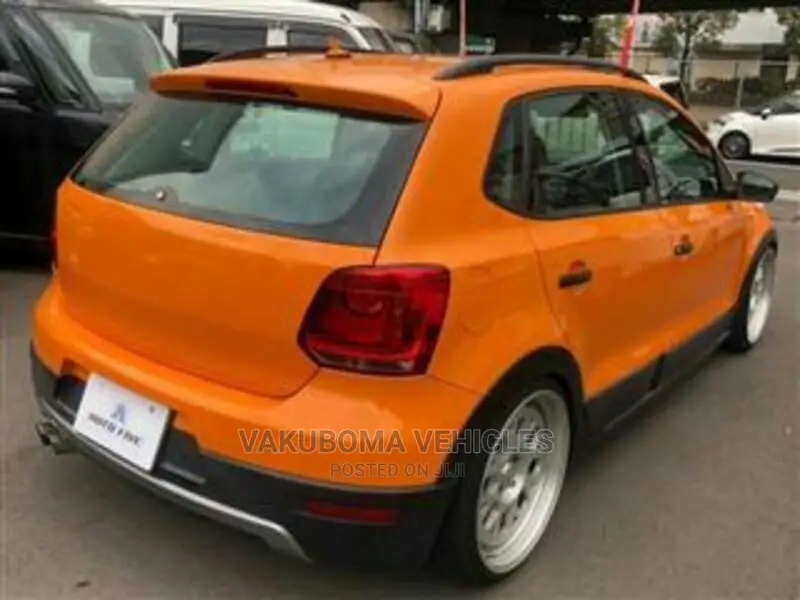 Volkswagen Polo 2012 Orange