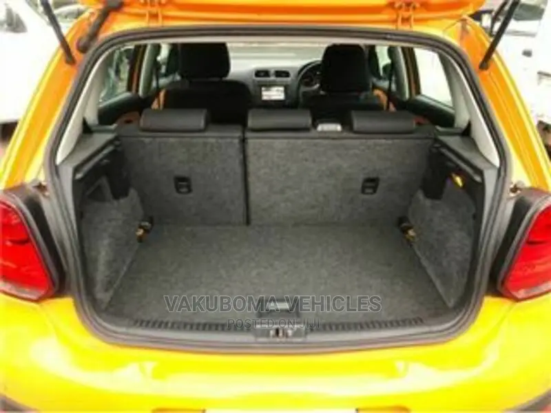 Volkswagen Polo 2012 Orange