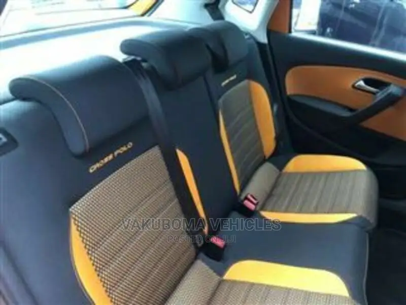 Volkswagen Polo 2012 Orange