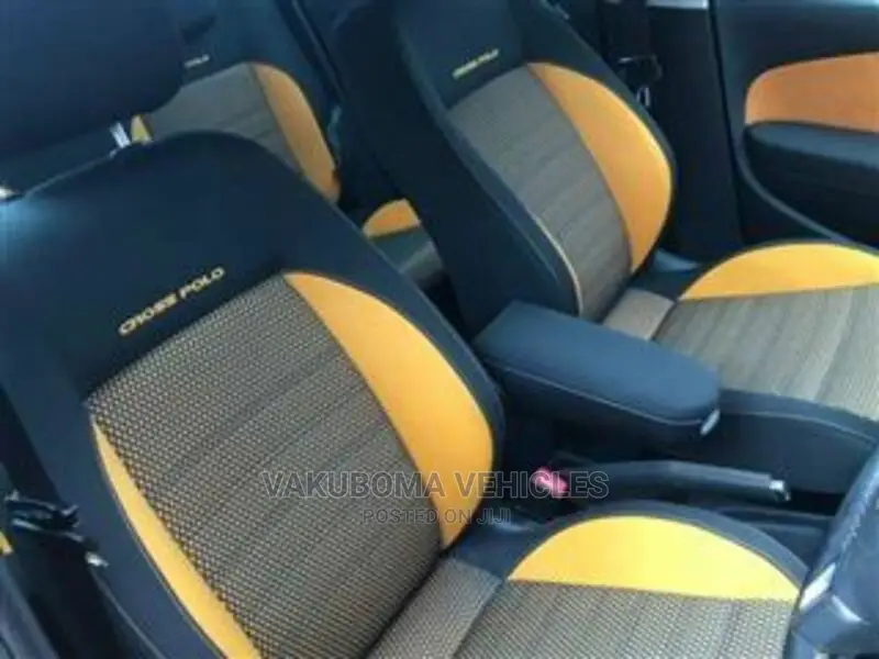 Volkswagen Polo 2012 Orange