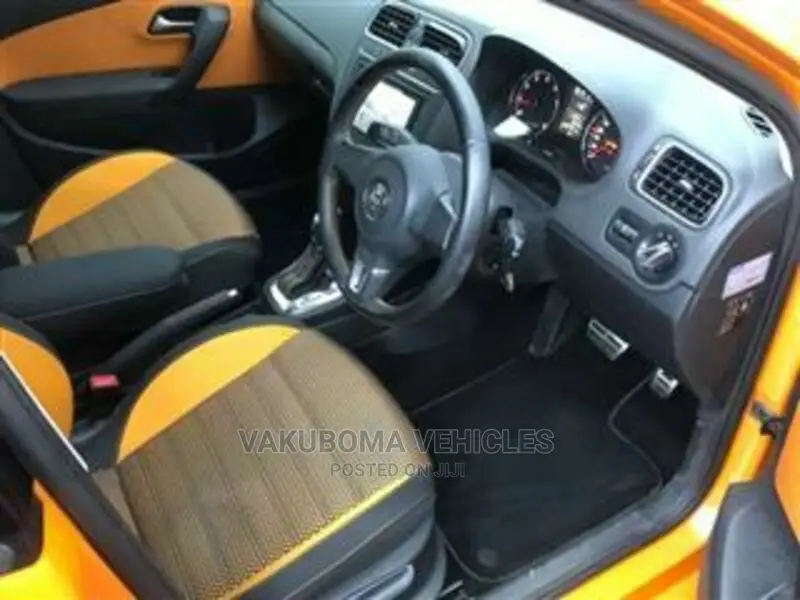 Volkswagen Polo 2012 Orange