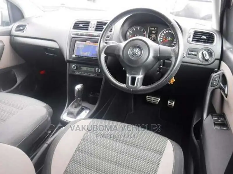 Volkswagen Polo 2011 Black