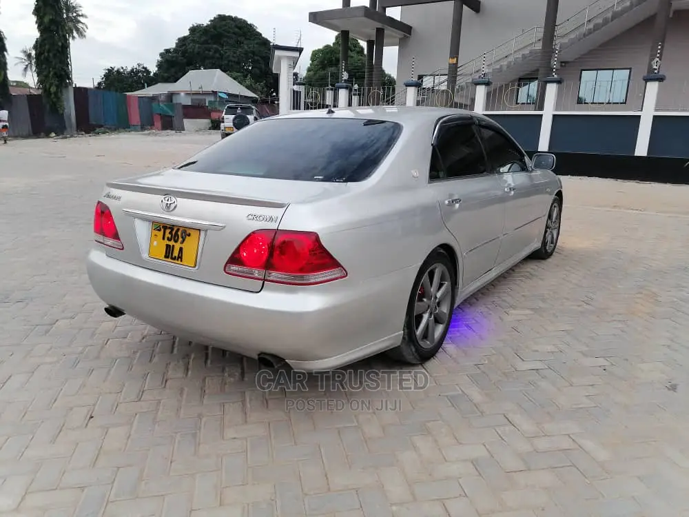 Toyota Crown 2005 Silver