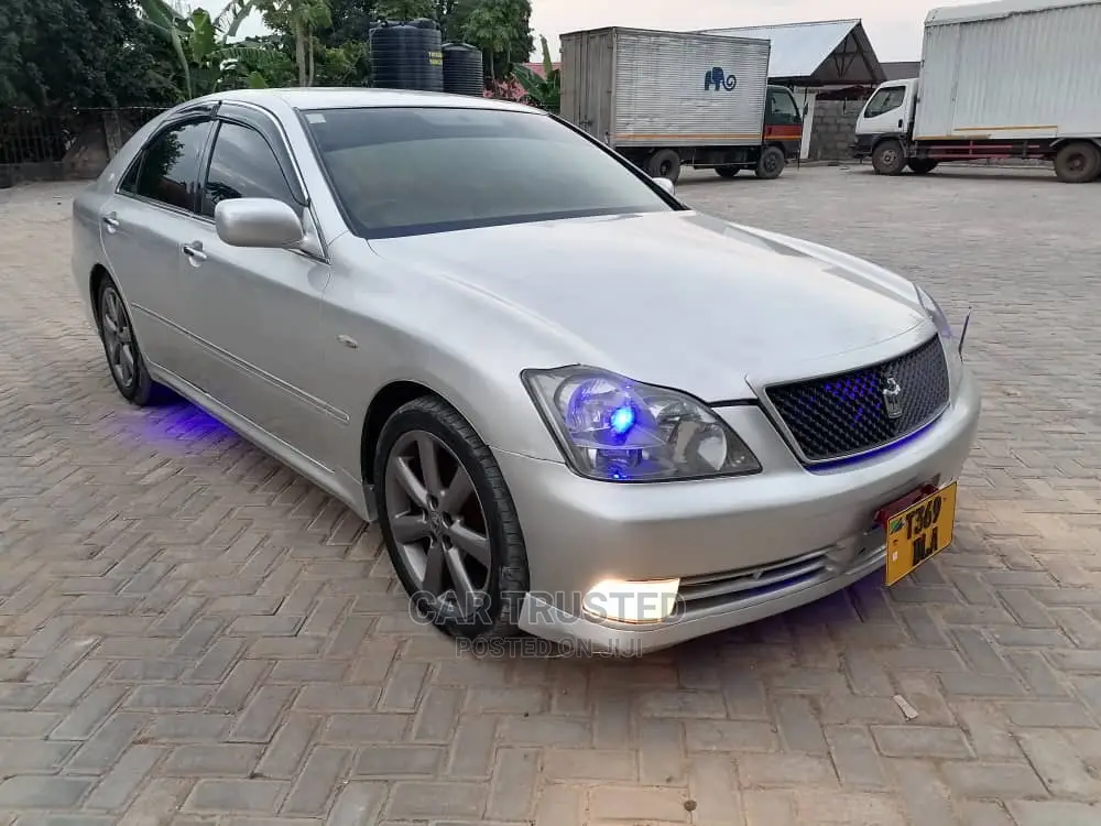 Toyota Crown 2005 Silver