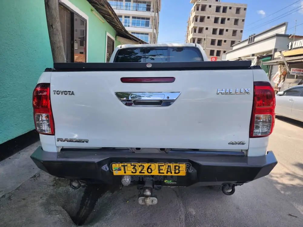 Toyota Hilux 2017 White