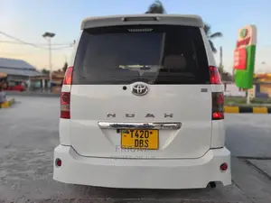 Toyota Noah 2.0 FWD (8 Seater) 2005 White