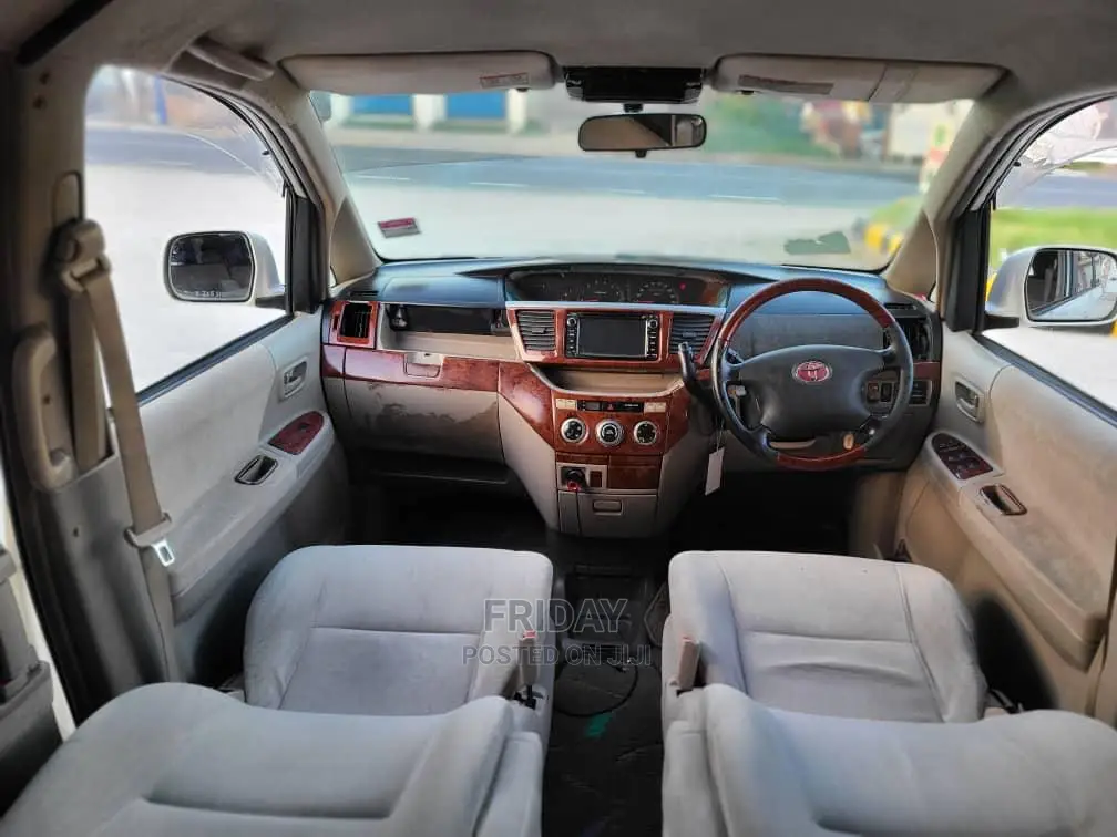 Toyota Noah 2.0 FWD (8 Seater) 2005 White