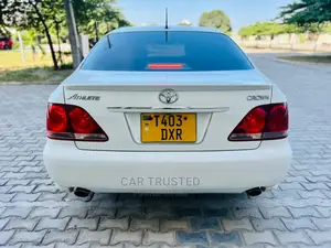 Toyota Crown 2006 White