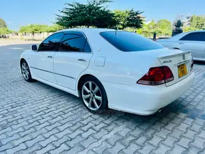Toyota Crown 2006 White
