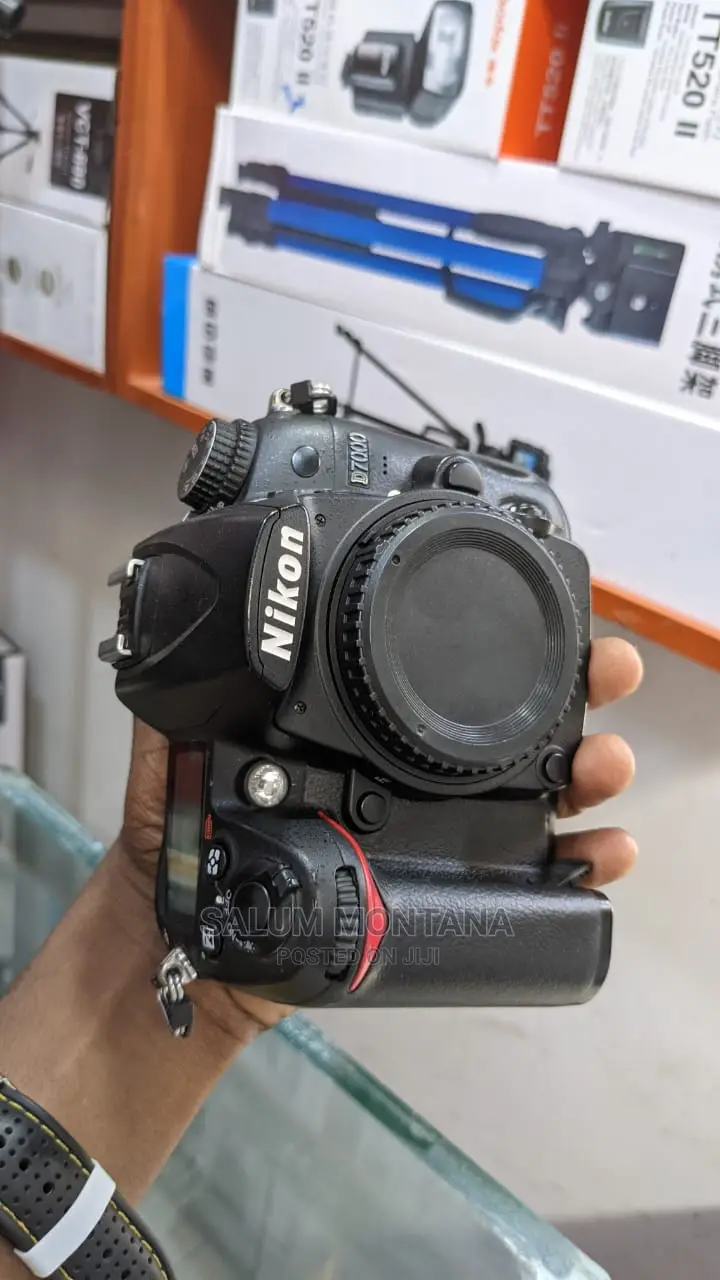 Nikon D7000.BODY