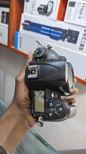 Nikon D7000.BODY