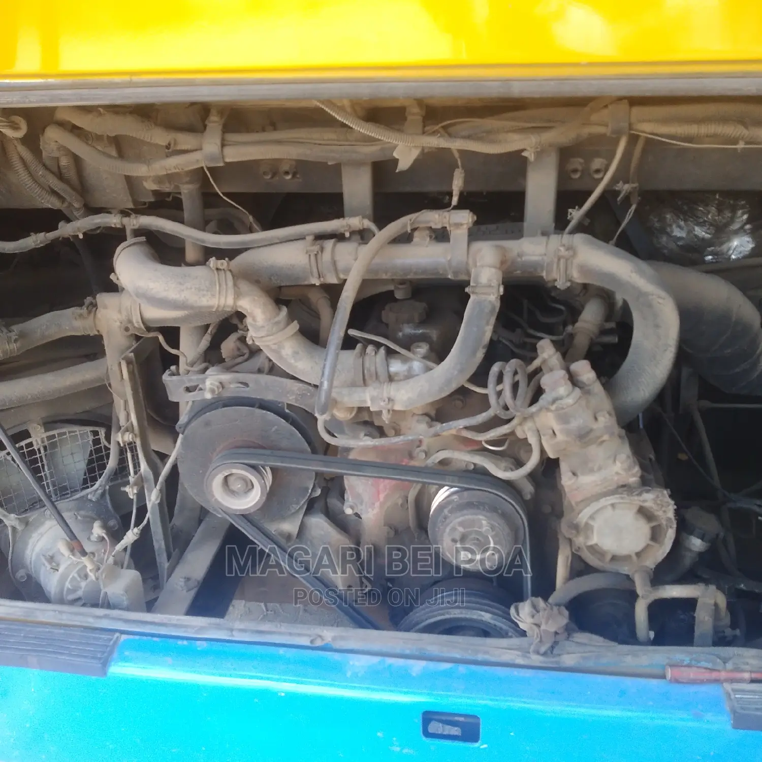 Hino Dutro 2011 Orange