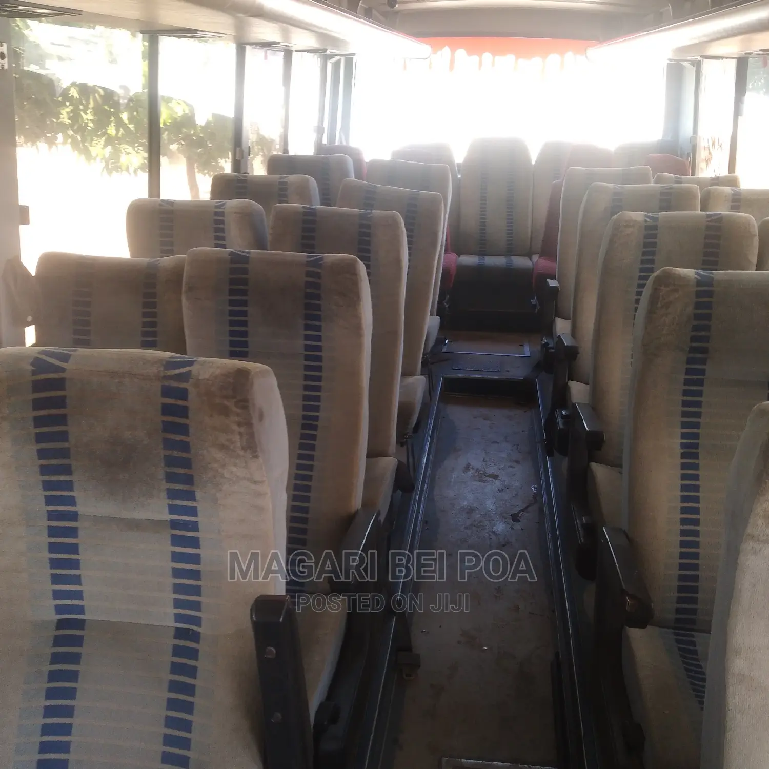 Hino Dutro 2011 Orange