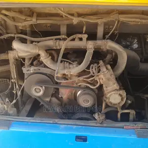 Hino Dutro 2011 Orange