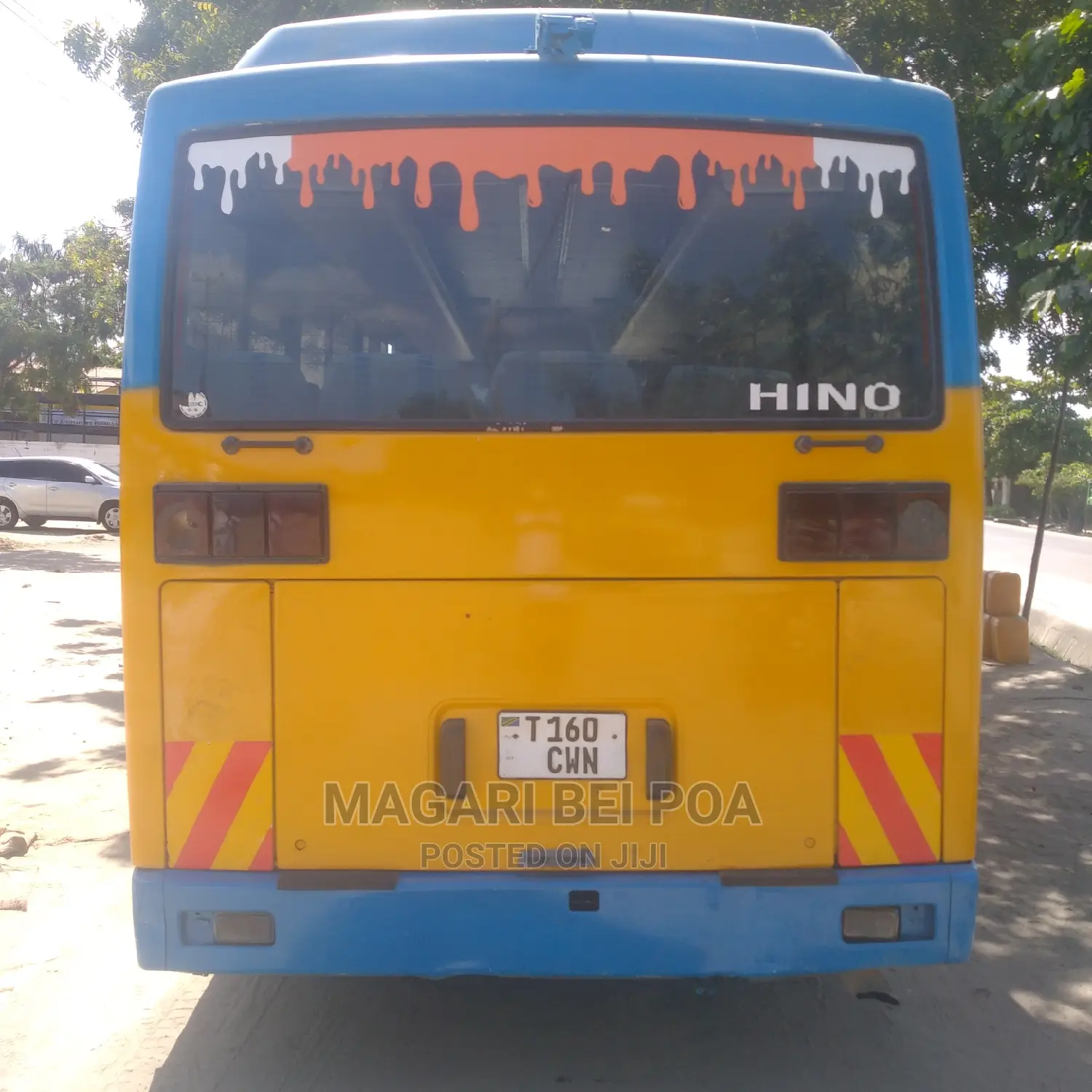 Hino Dutro 2011 Orange