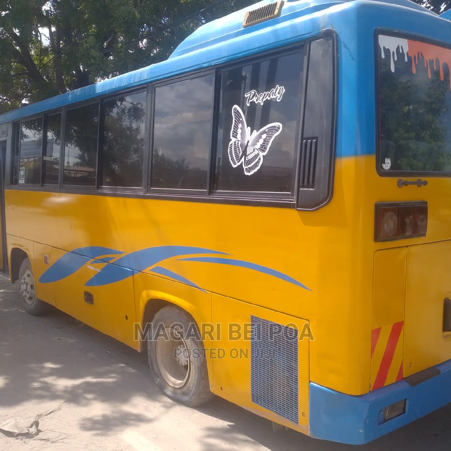 Hino Dutro 2011 Orange