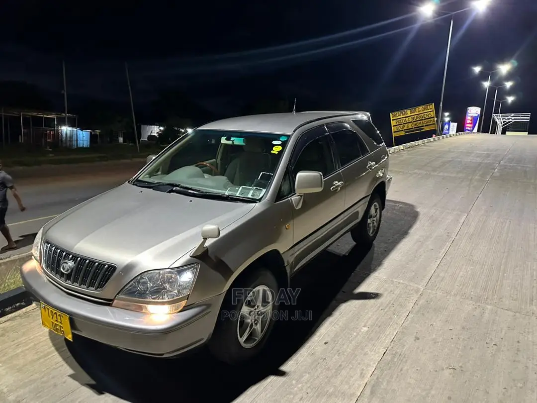 Toyota Harrier 2.2 16V 2002 Gold