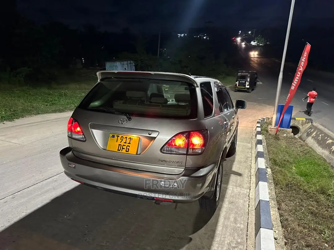 Toyota Harrier 2.2 16V 2002 Gold