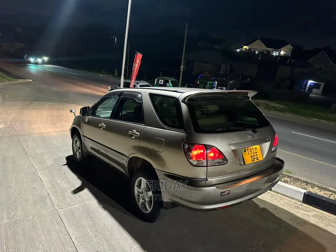 Toyota Harrier 2.2 16V 2002 Gold