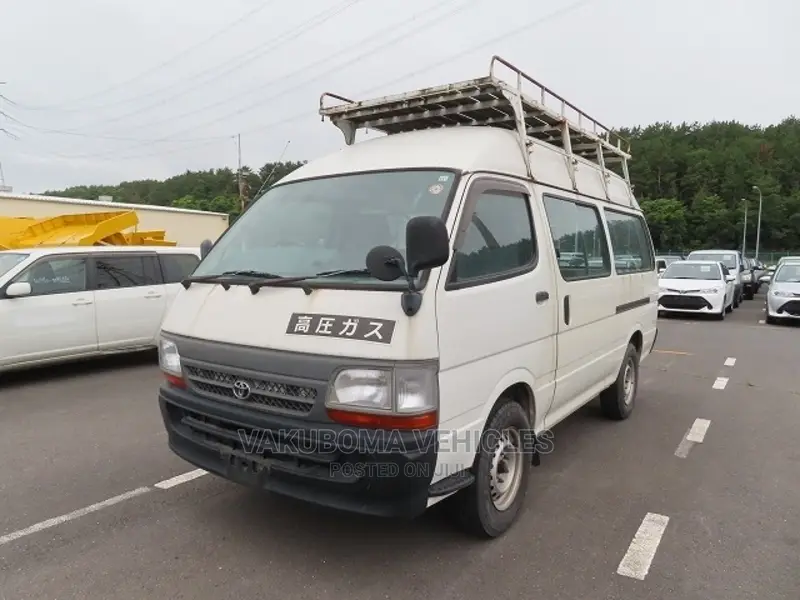 Toyota HiAce 2003 White