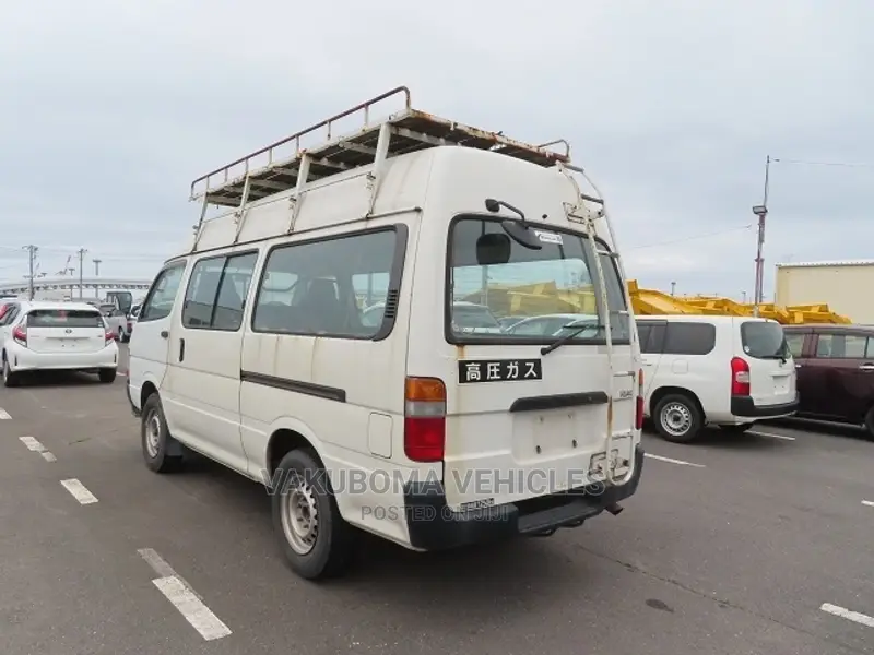 Toyota HiAce 2003 White