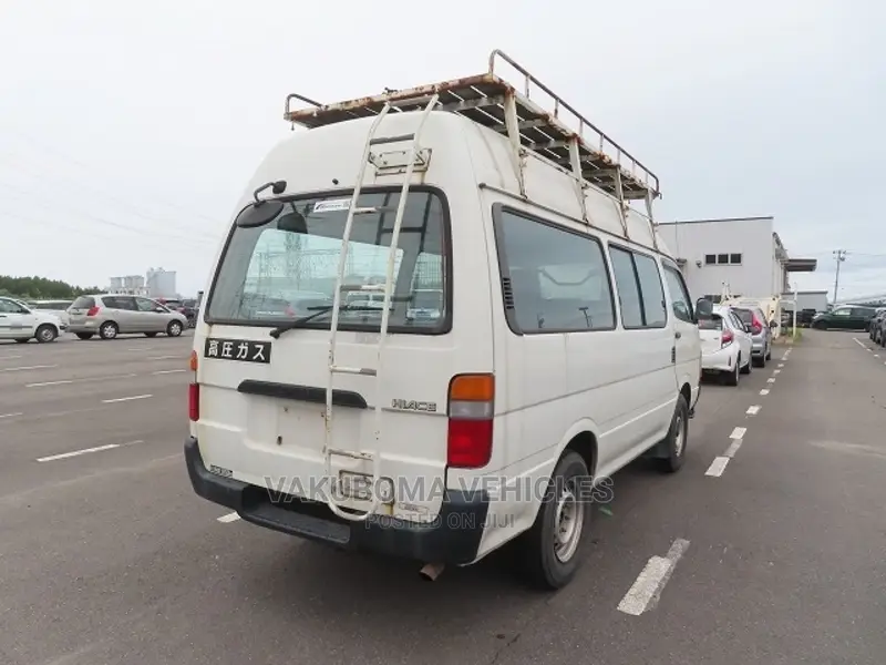 Toyota HiAce 2003 White