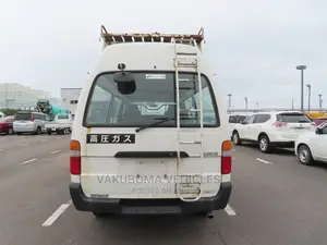 Toyota HiAce 2003 White