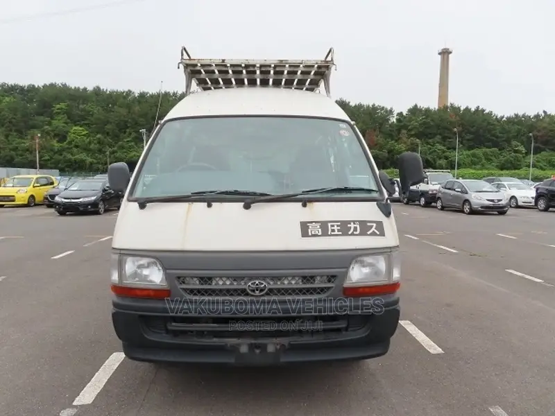 Toyota HiAce 2003 White