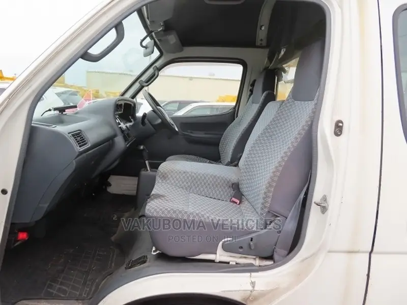 Toyota HiAce 2003 White