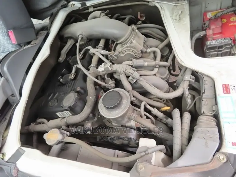 Toyota HiAce 2003 White
