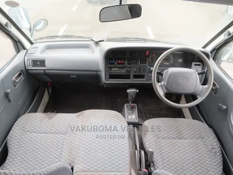 Toyota HiAce 2003 White