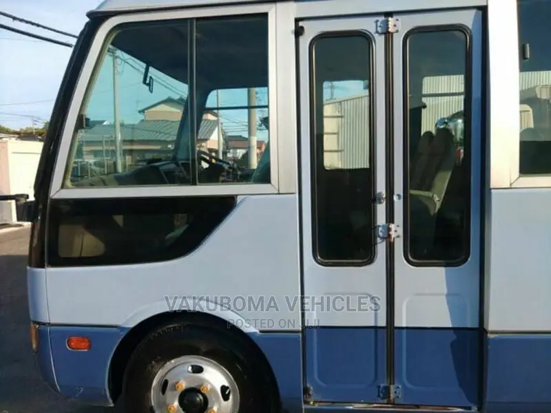 Mitsubishi Fuso Rosa 2004 Blue