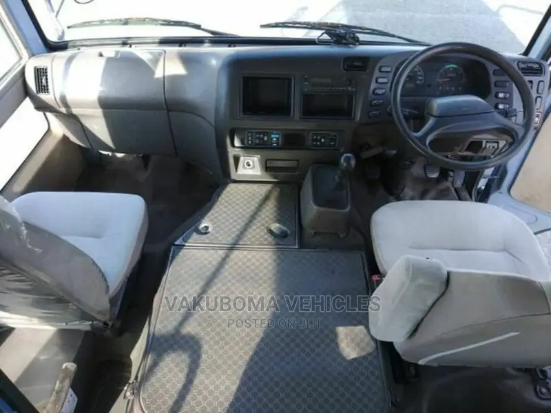 Mitsubishi Fuso Rosa 2004 Blue