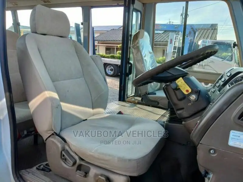 Mitsubishi Fuso Rosa 2004 Blue