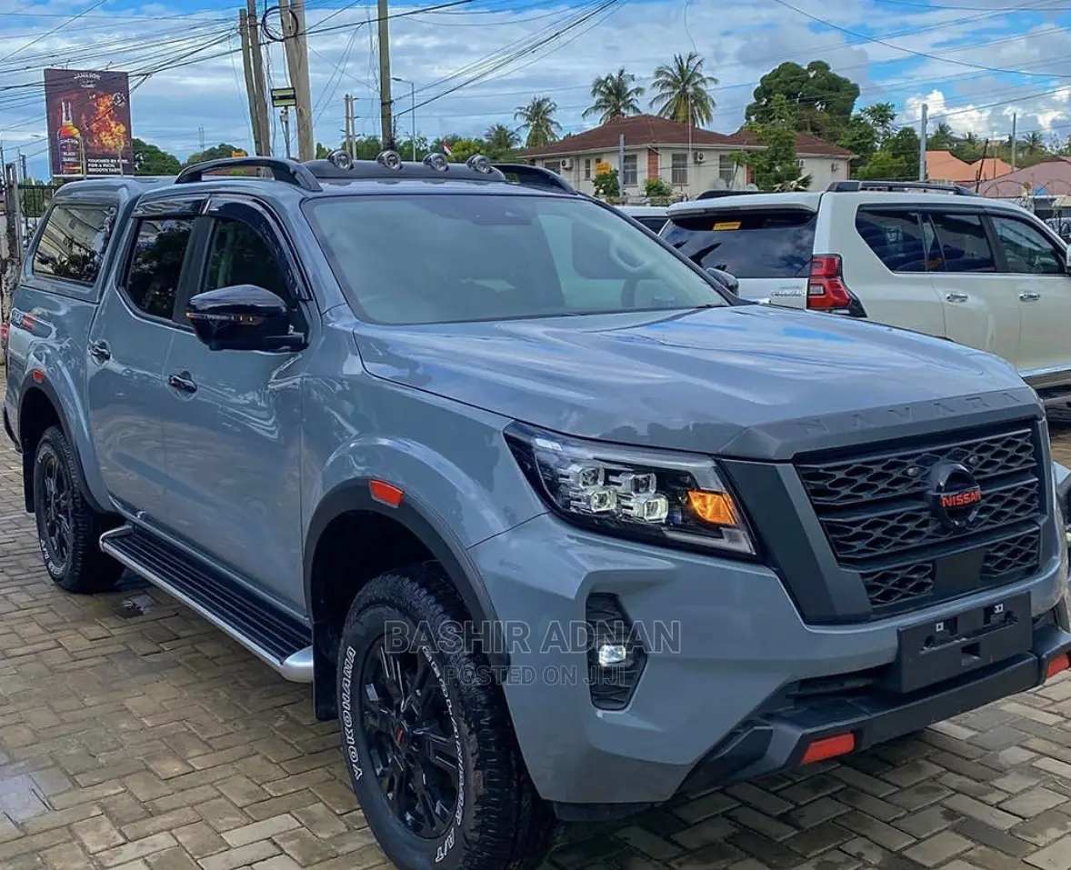 Nissan Navara 2021 Gray