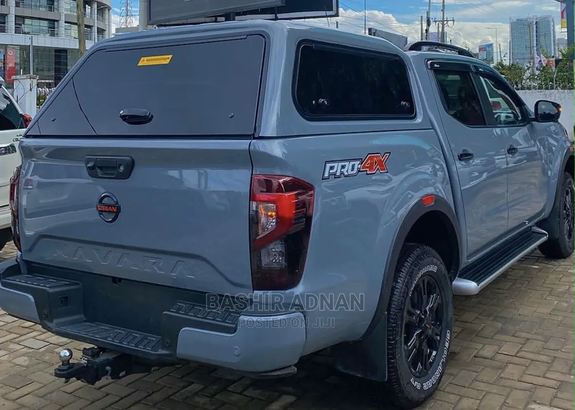 Nissan Navara 2021 Gray
