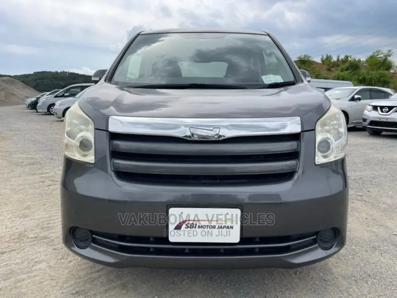 Toyota Noah 2008 Gray